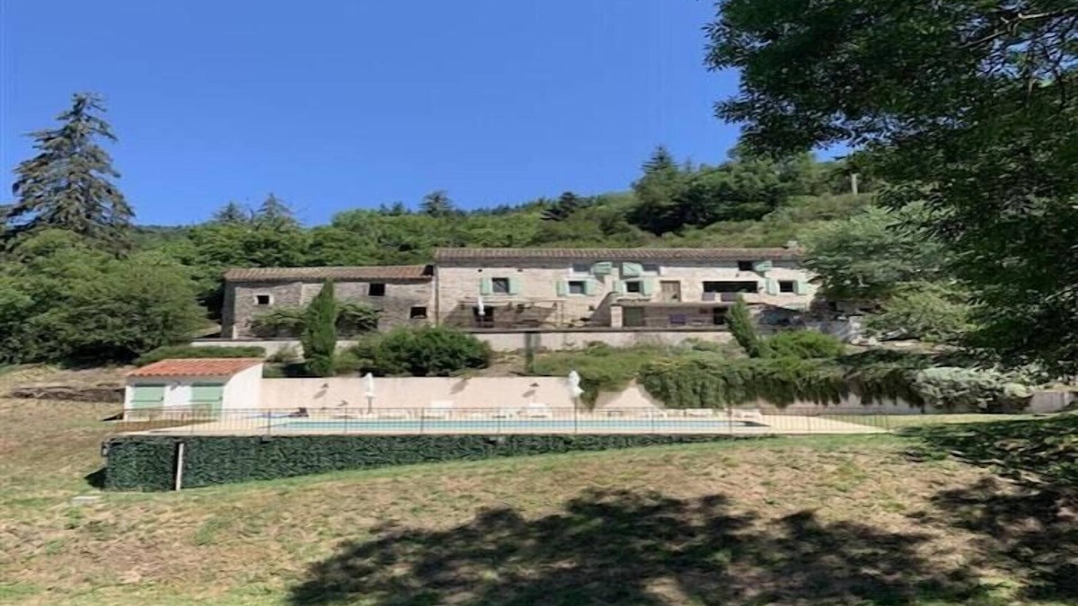 Courniou House | Hillside Haven in Courniou