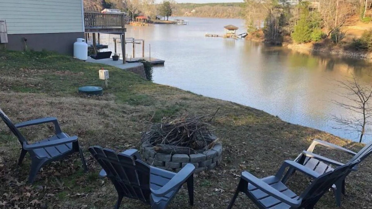 Ridgeway Apartment | Hillside Haven on Lake Wateree- Entire House