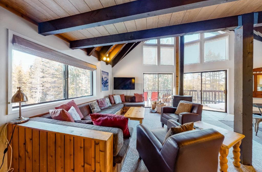Serene Lakes House | Hillside Haven