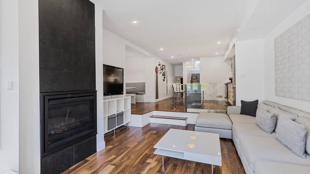 The Blue Mountains Condo | Hillside Hideaway - Walk to the Village/King Bed
