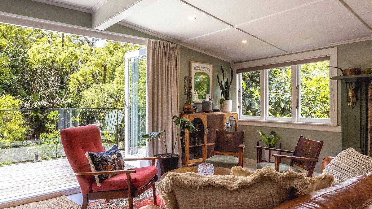 Ostend House | Hillside Hideaway - Our Island
