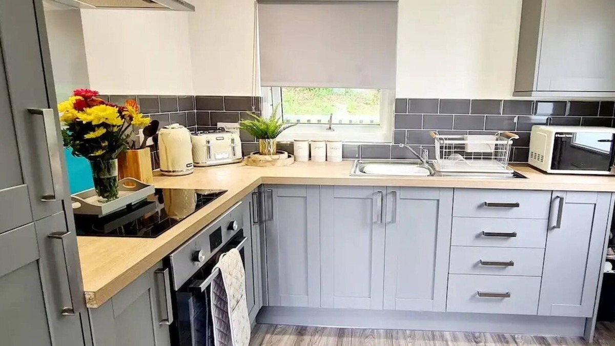 Bont Newydd Ski Chalet | Hillside Hideaway Chalet With Swimming Pool, Play Area, Fishing Lake