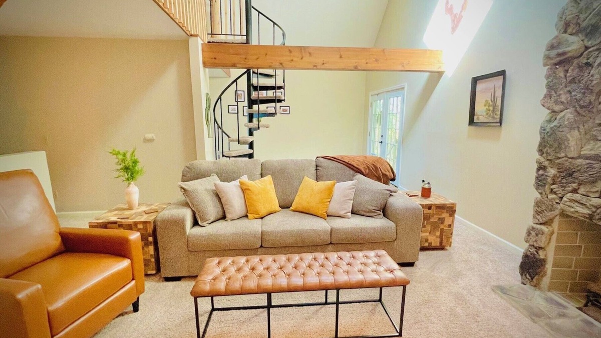 Marietta Cabin | Hillside Hideaway in Marietta, OH: 4 beds, 2 baths, stunning views!nnnn