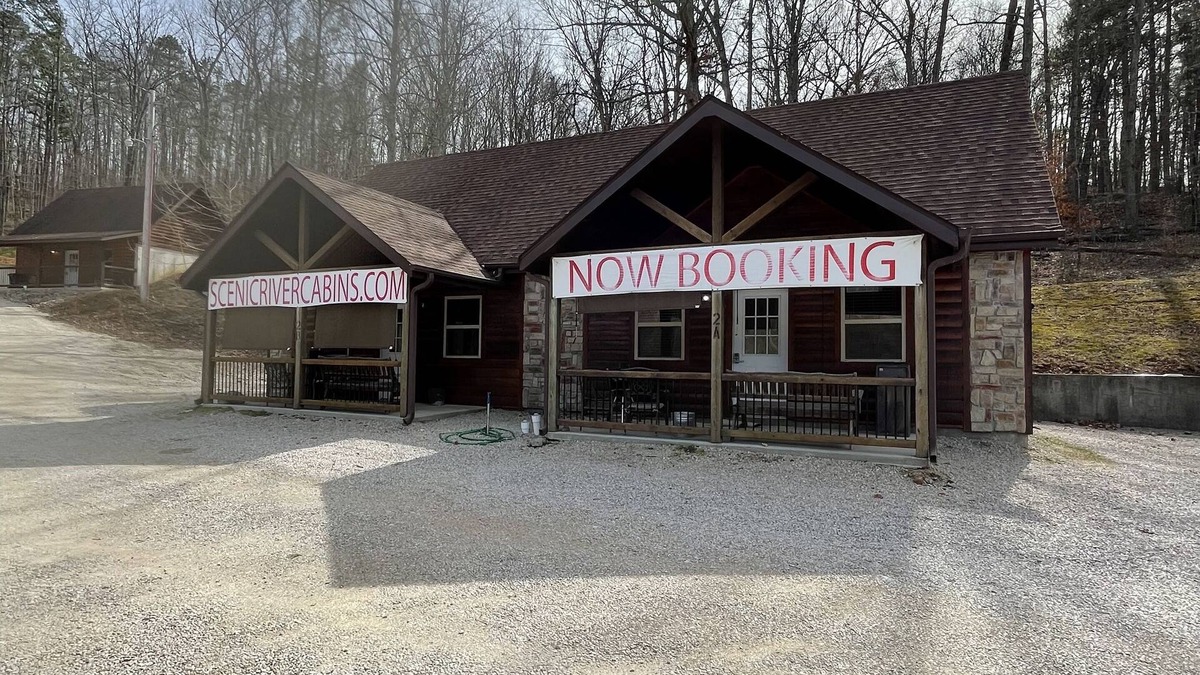 Van Buren Cabin | Hillside Hideaway West just 1/2 mile from Current River!