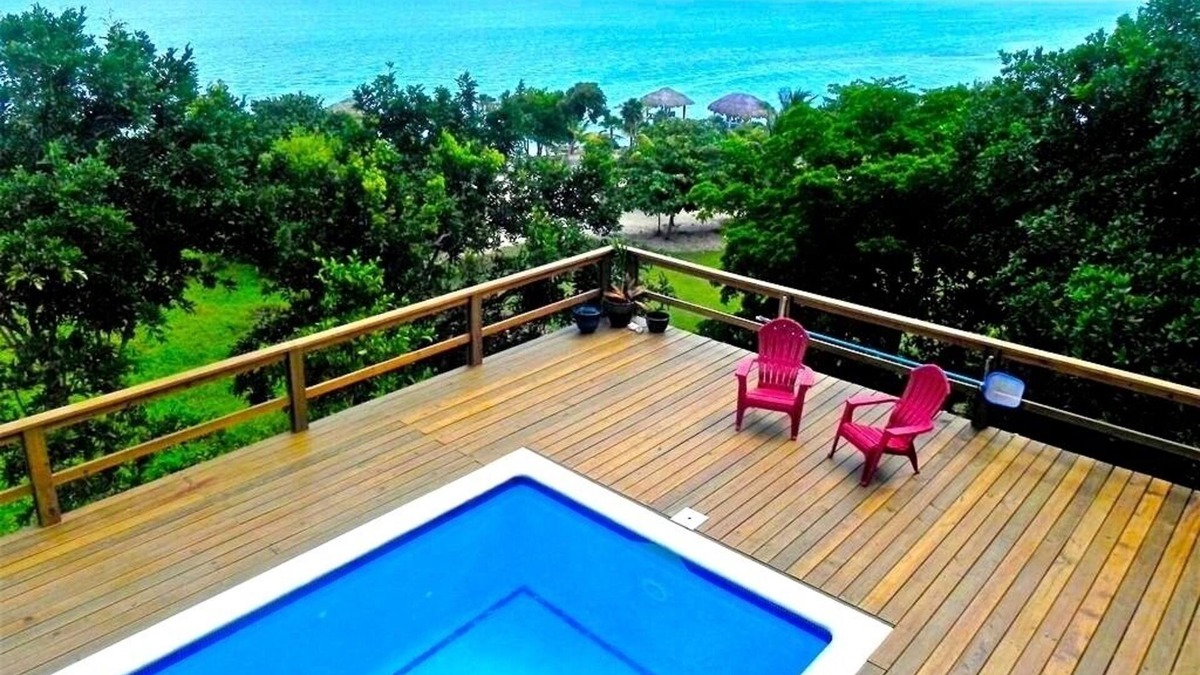 Calabash Bight House | Hillside Paradise - A Remote Island Gem