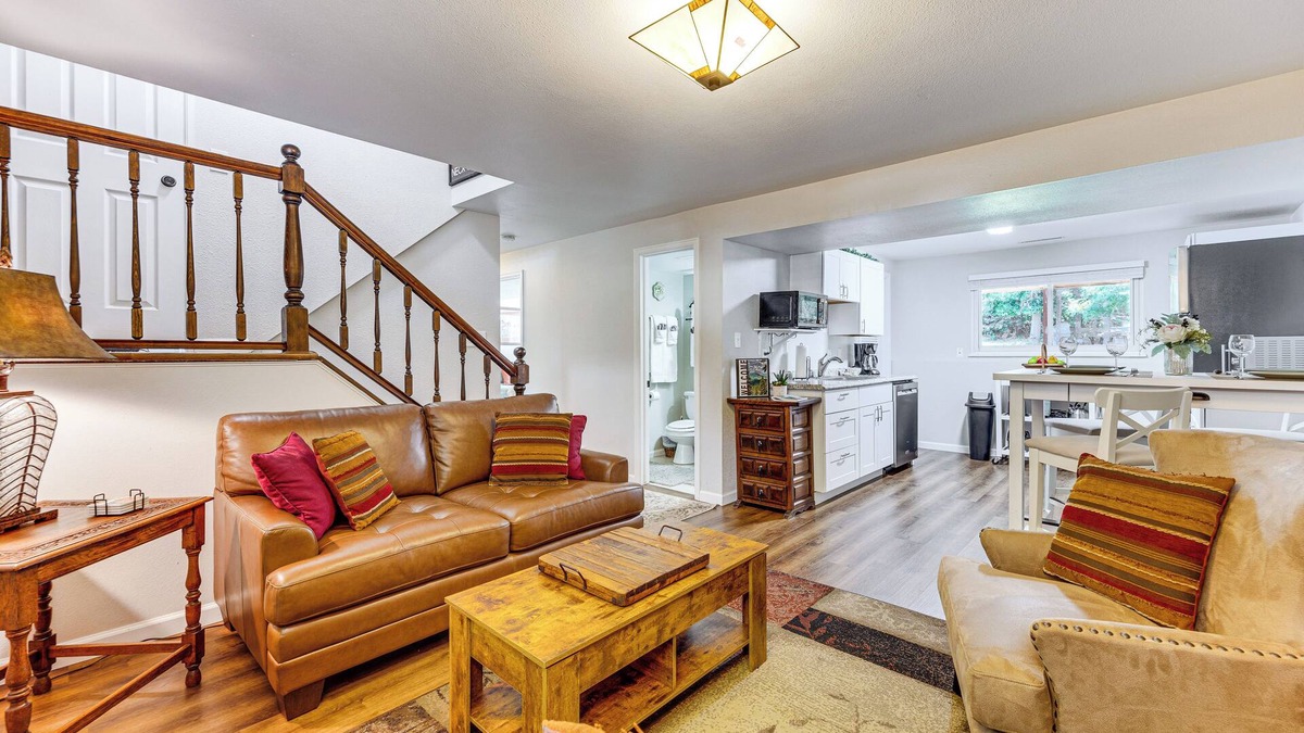 Northeast Colorado Springs Apartment | Hillside Place w/Mountain Views ~ 8 Mi to Dtwn!