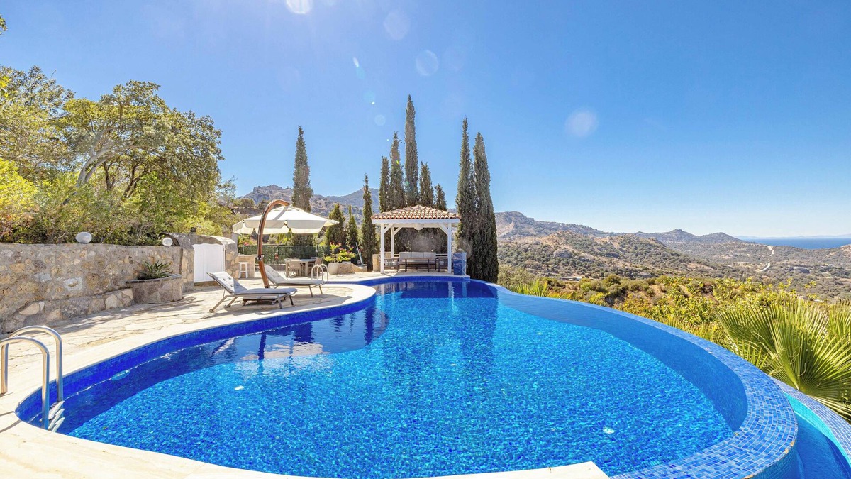 Yalikavak Villa | Hillside Retreat in Yalikavak: Exclusive Mansion with Endless Sea Views