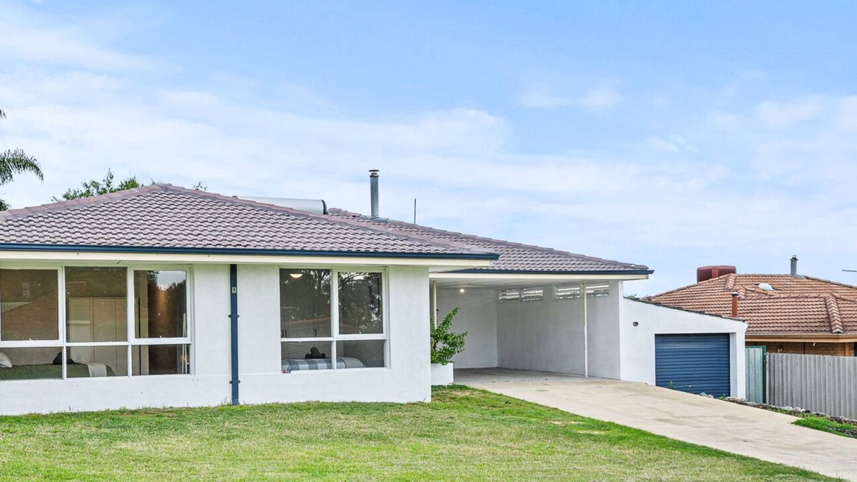 Kelmscott House | Hillside Retreat Perth East-Airport 25 minutes
