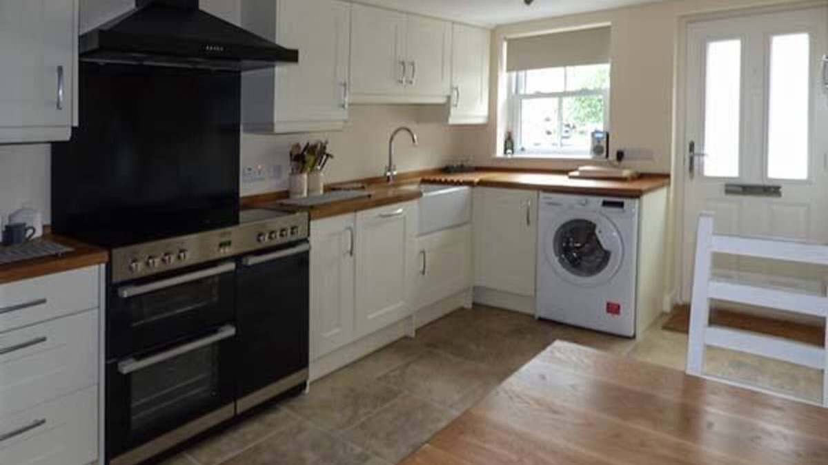 Hawes Cottage | Hillside View