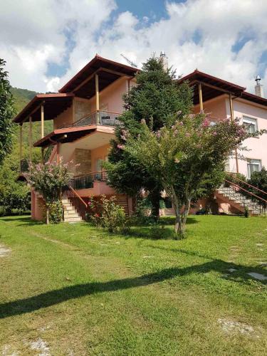 Loutraki Apartment | Hillside View Home