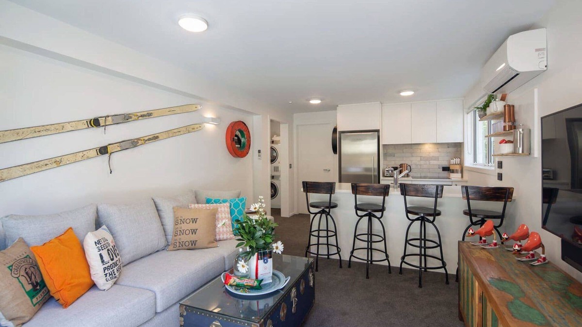 Queenstown City Centre Apartment | Hillside Villa 2 – Modern 2BR Walk to Town & A/C