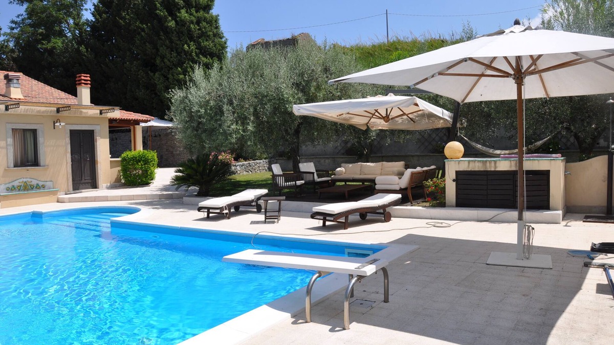 Pace del Mela Villa | Hillside villa with pool