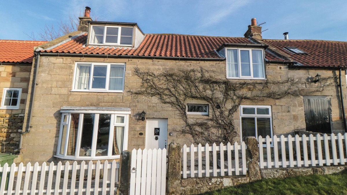Ainthorpe House | HILLSOVER COTTAGE, pet friendly, with open fire in Ainthorpe