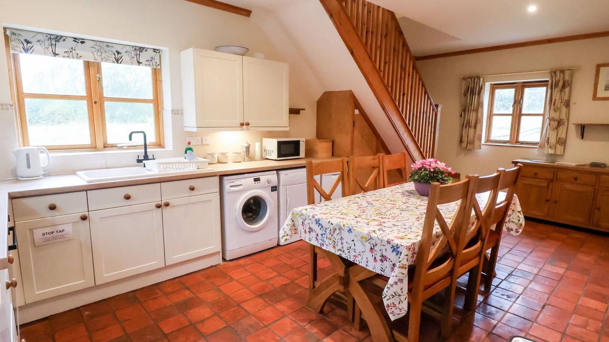 Leadenham Cottage | Hilltop Barn
