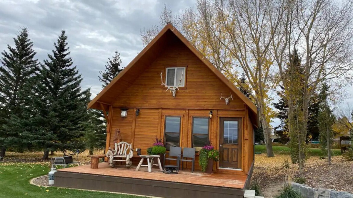 Division No. 3 Cabin | Hilltop Cabin