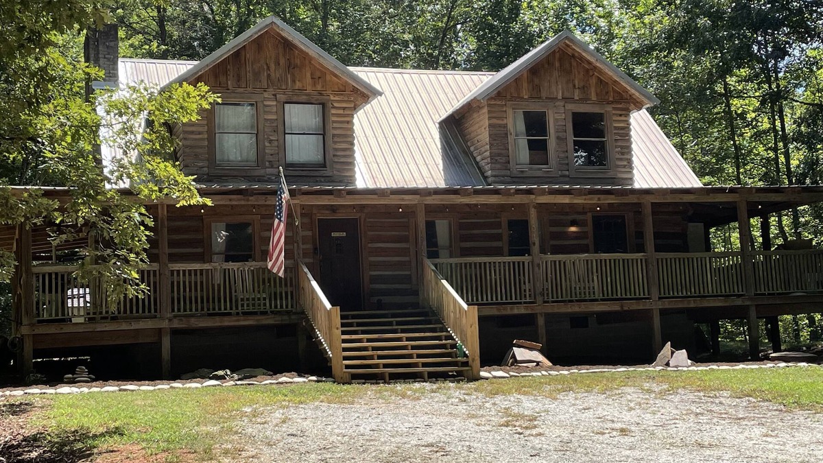 Marietta Cabin | Hilltop Cabin on a Winery Propertynn
