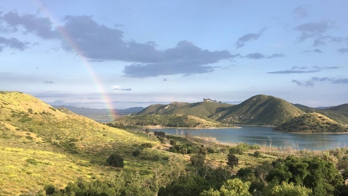 Del Dios Cabin | Hilltop cabin with panoramic lake & mountain views