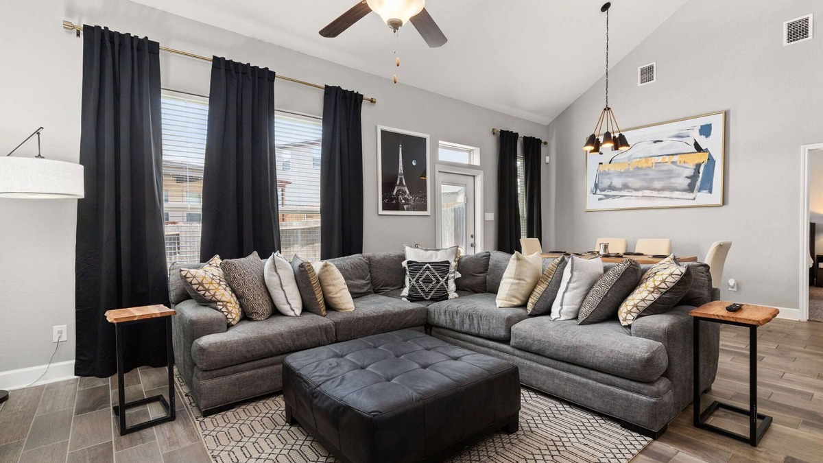 Timberwood Park House | Hilltop Casa | Chef Kitchen, Gated Entry, Office