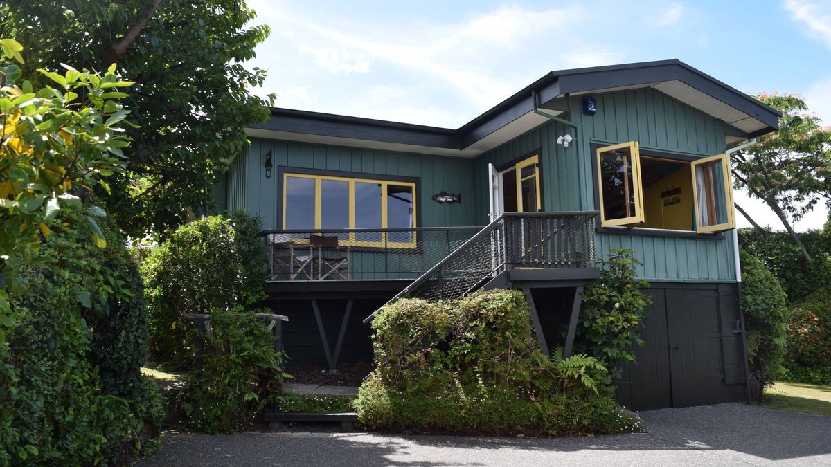 Hilltop House | HILLTOP COTTAGE TAUPO