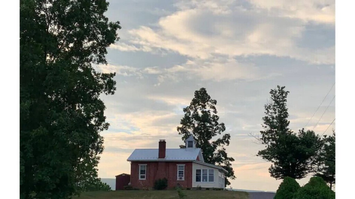 Lewisburg House | Hilltop Cottage