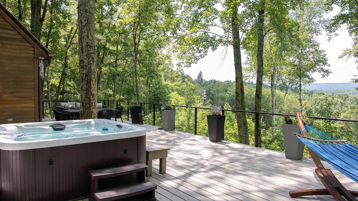 New Marlborough House | Hilltop Escape with Views & Hot Tub