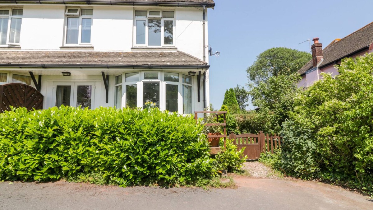 Stoke Gabriel Cottage | HILLTOP, family friendly, character holiday cottage in Stoke Gabriel