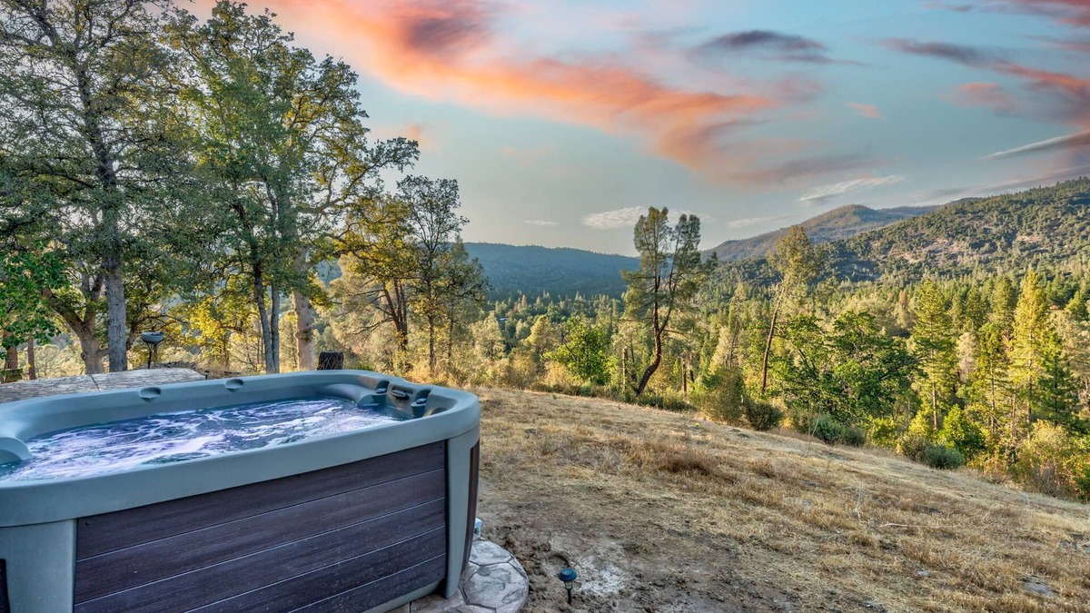 Yosemite Forks House | Hilltop Haven- Bright and Modern Cabin w/hot tub and stunning views!