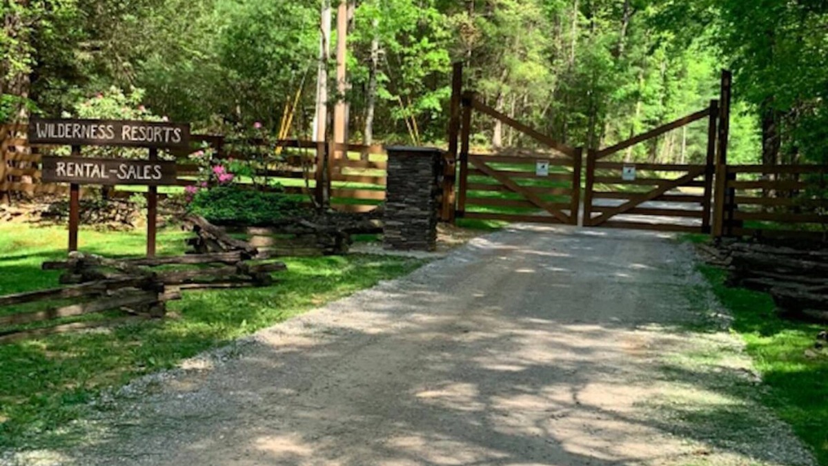 Oneida Cabin | Hilltop Haven Cabin: Mountain Log Cabin With Hot Tub