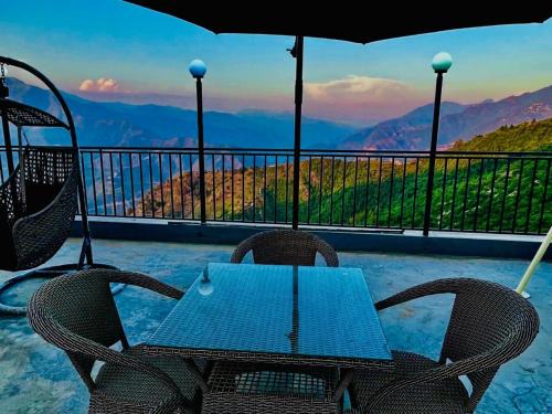 Bullawala Hotel | Hilltop Haven With Scenic Mountain View