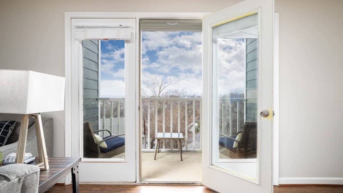 Five Points South Condo | Hilltop Hideaway B - Parking/2 Baths/4 Queen Beds