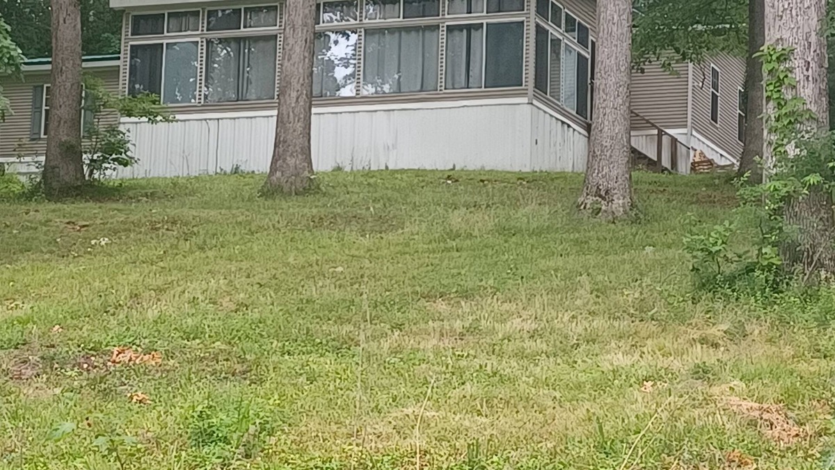 Eddyville House | Hilltop Hideaway for family fun