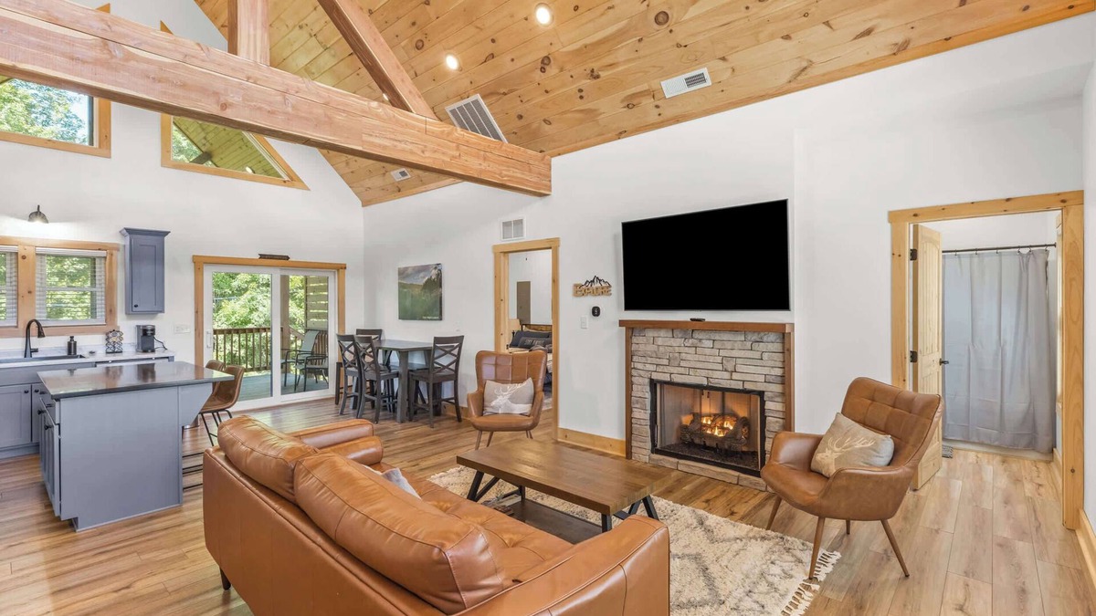 Rogers Cabin | Hilltop Hideaway-NaturalBridge2m/Modern/HotTub/New
