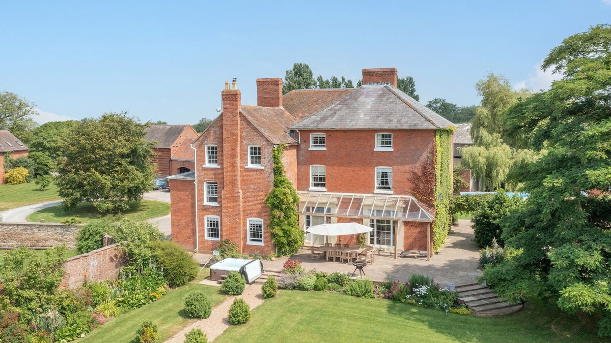 Tenbury Wells House | HILLTOP HOUSE, pet friendly, luxury holiday cottage in Tenbury Wells