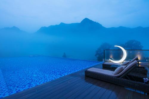 Wulingyuan Hotel | Hilltop House Resort