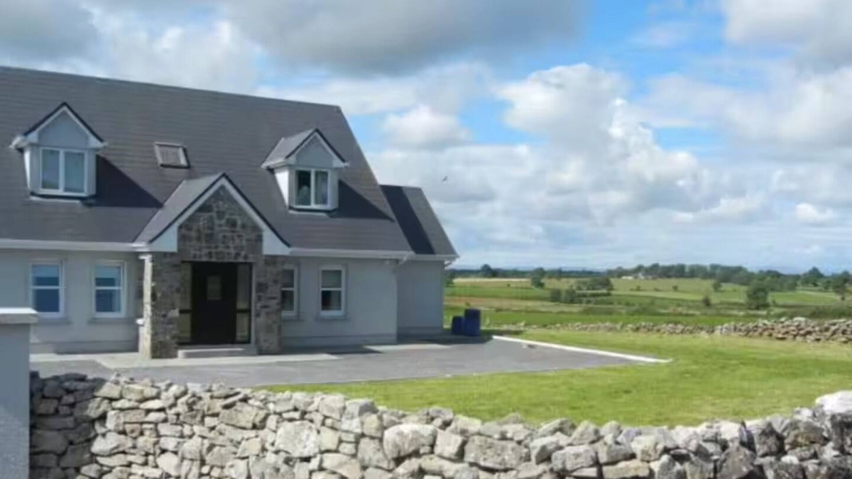 Milltown House | Hilltop House Tuam