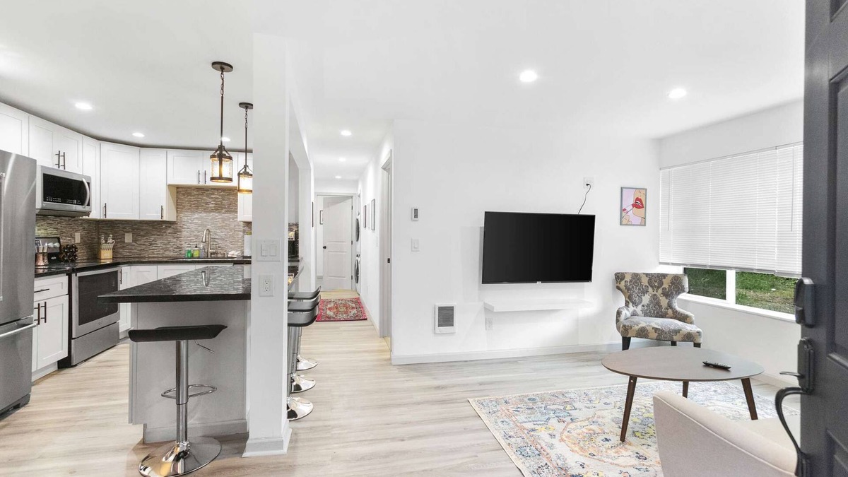 North Beacon Hill Condo | Hilltop in Seattle - modern and well appointed