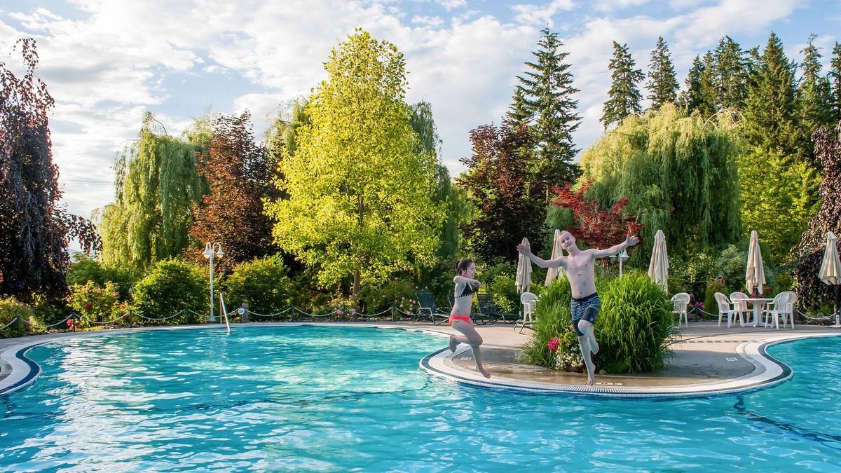 Salmon Arm Hotel | Hilltop Inn