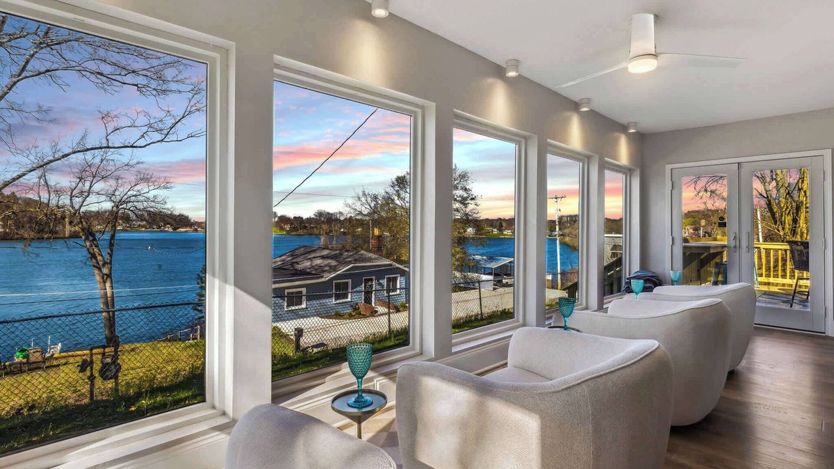 Portage Lakes House | Hilltop Lakehouse - Free Kayaks, Deck, PLX