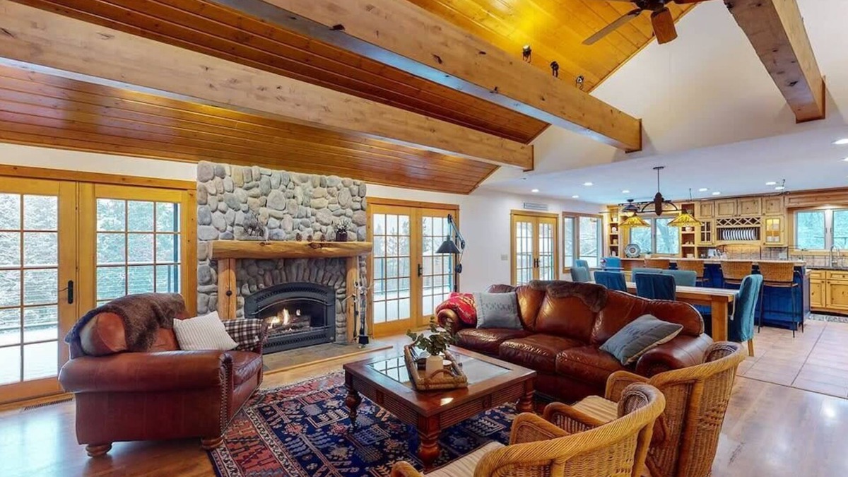 Hayden View Estates House | Hilltop Lodge - Beautiful Hayden Lake Home W/Deck