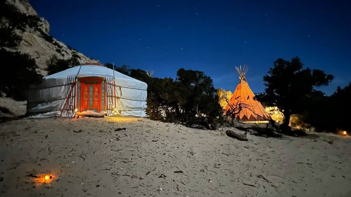 Teasdale House | Hilltop Mongolian Yurt