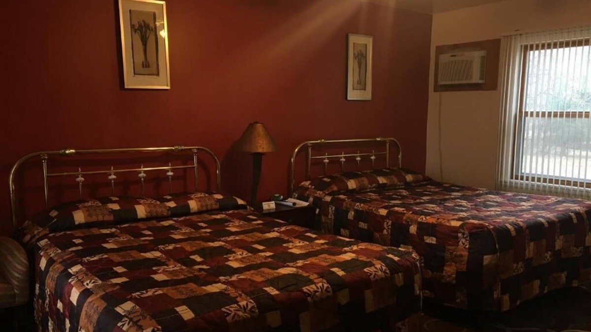 Montello Hotel | Hilltop Motel