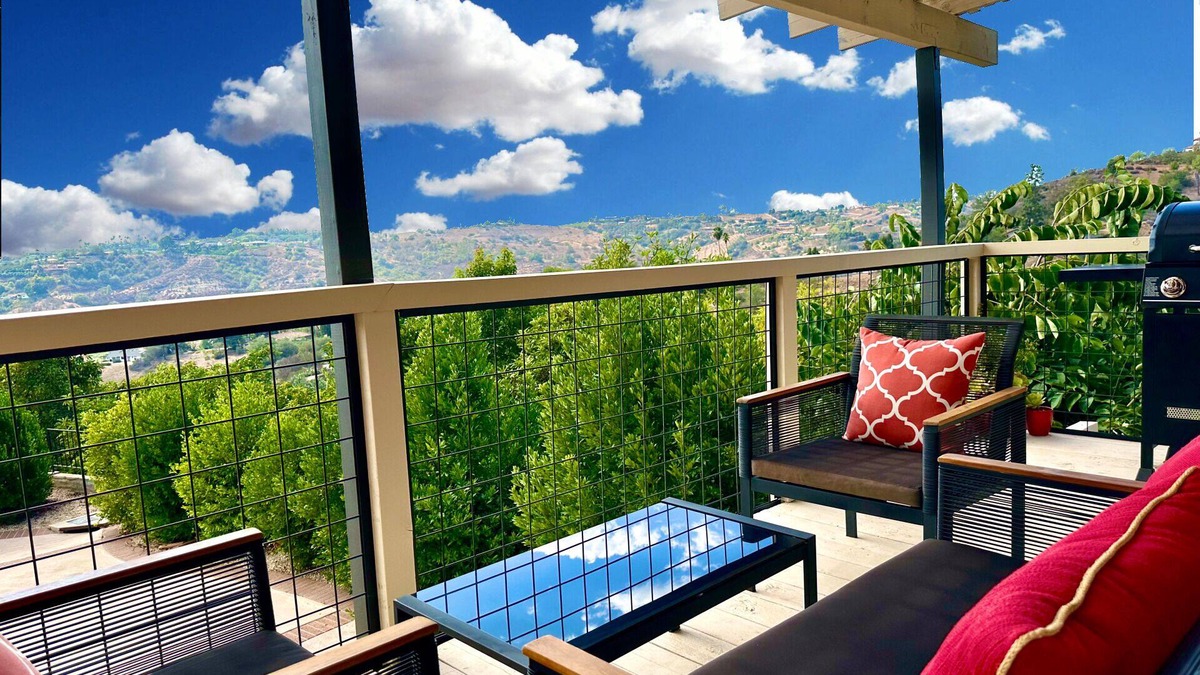 Fallbrook House | Hilltop Penthouse Cottage with Sweeping Views