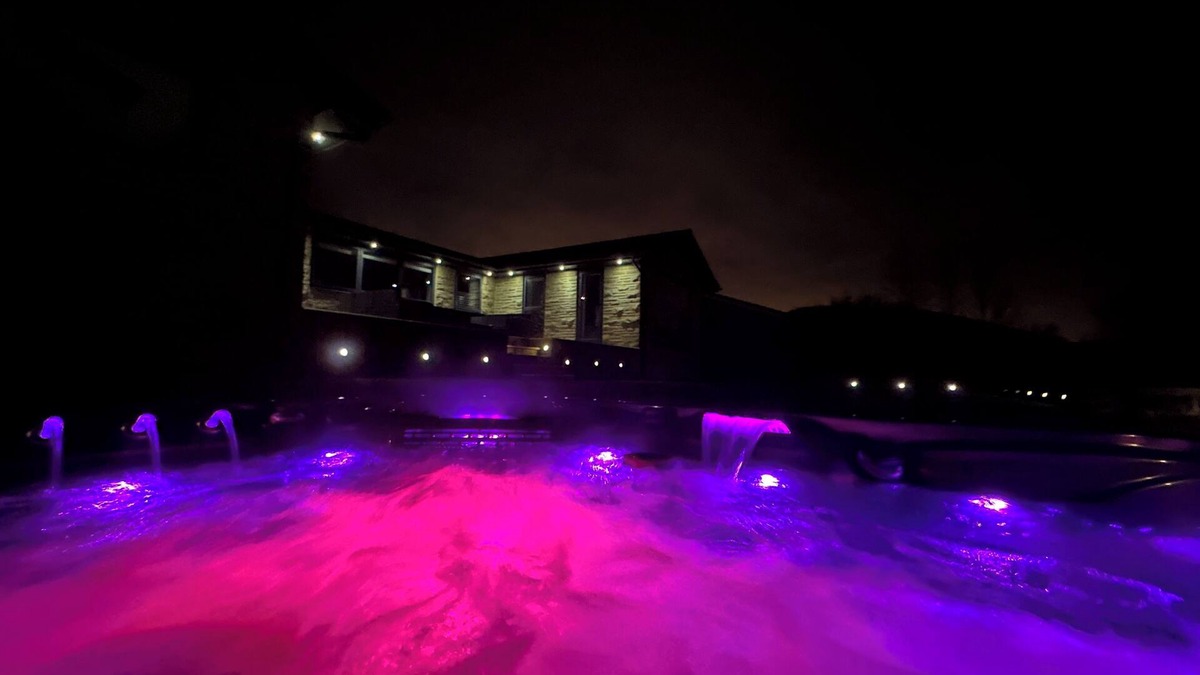 Harrogate House | Hilltop Retreat: Panoramic Views, Sunsets, Seclusion, Hot Tub, Fire Pit