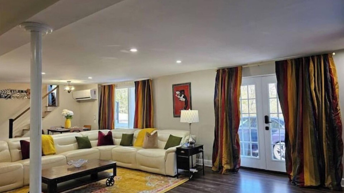 Hillwood House | Hilltop Retreat