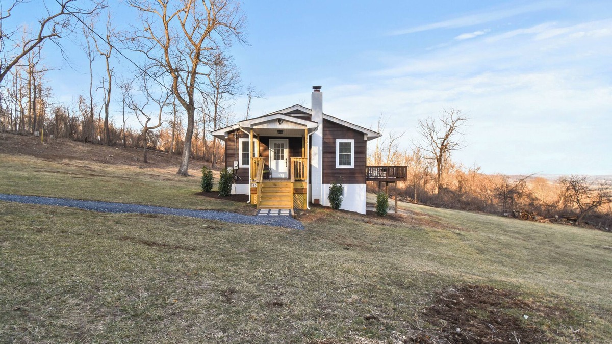 Round Hill Cabin | Hilltop Retreat