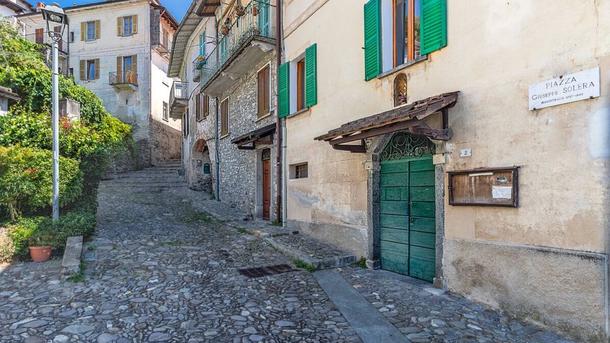 Campagnano di Roma Apartment | Hilltop Terrace House - Panoramic Maggiore Lake Views & Stunning Sunsets