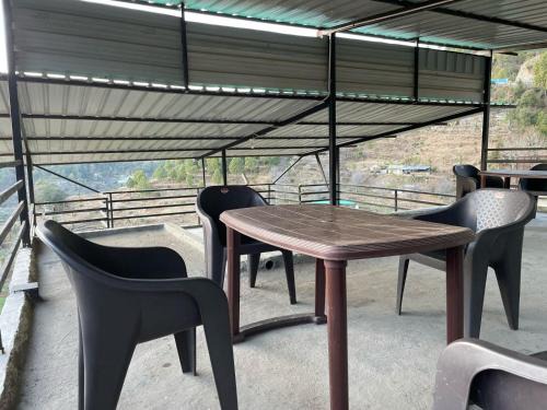 Kasiyalekh House | Hilltop Vista homestay