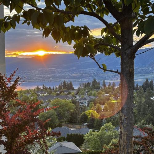 Southwest Mission Bed & Breakfast | Hilltop Vistas Kelowna