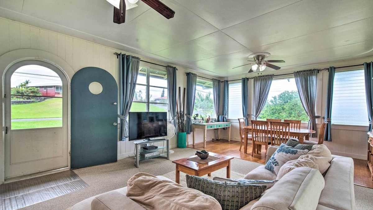 Hilo Cottage | Hilo Home Base - 3 Miles to State Park & Beach!