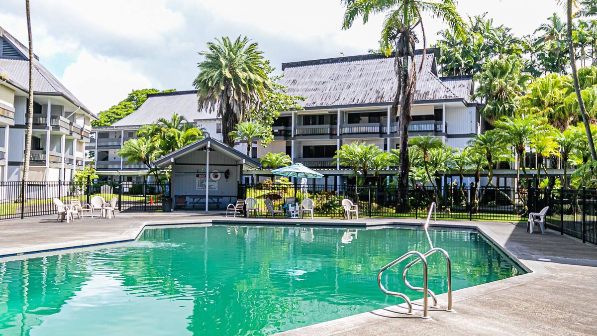 Hilo Apartment | Hilo Studio with pool and balcony 5 minutes from airport